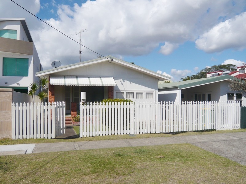 38 Venice Street, Mermaid Beach QLD 4218