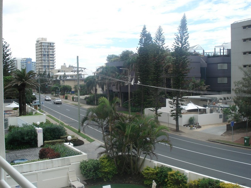 8/3508 Main Beach Parade, Main Beach QLD 4217