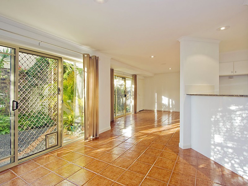 2/32 Hilda Street, Mermaid Beach QLD 4218