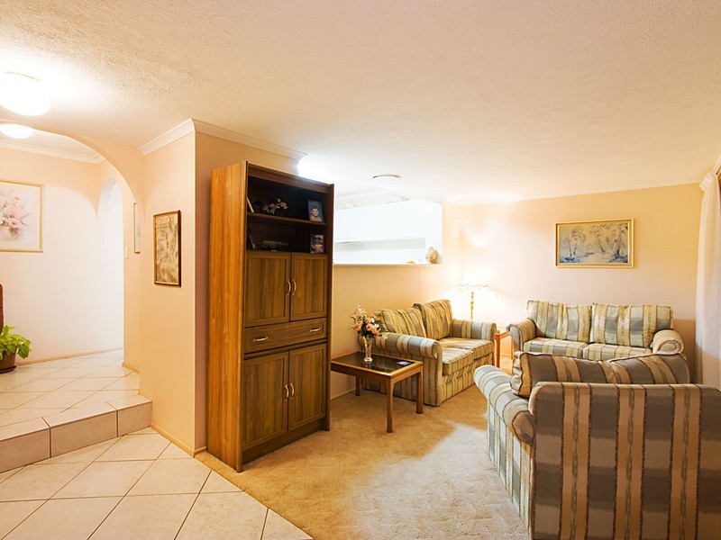 8 Rudder Court, Mermaid Waters QLD 4218