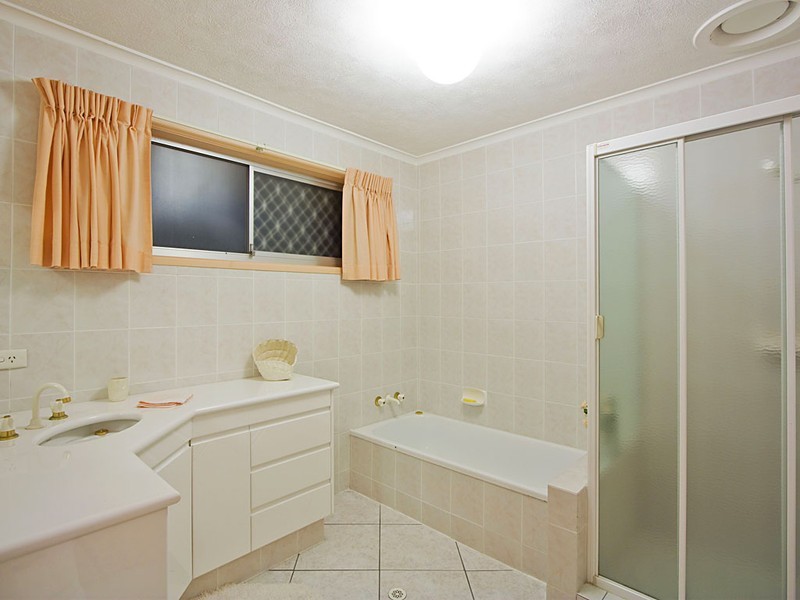 8 Rudder Court, Mermaid Waters QLD 4218