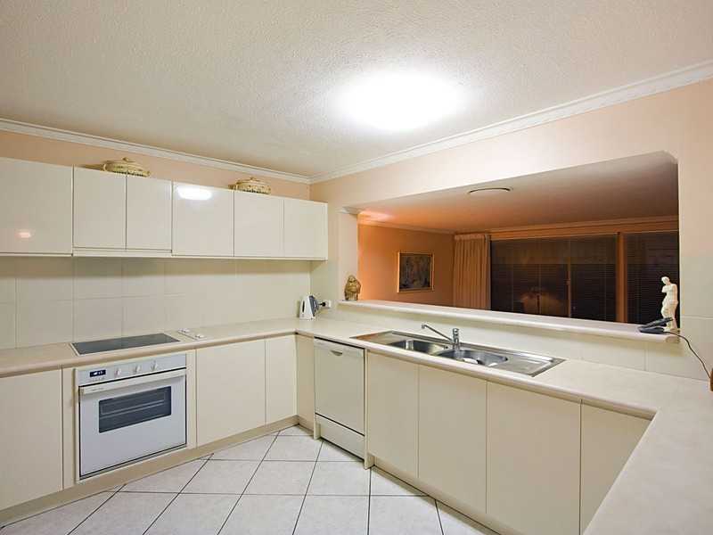 8 Rudder Court, Mermaid Waters QLD 4218