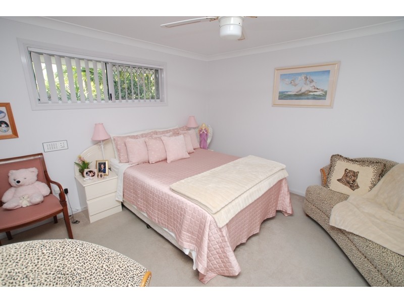 135 Santa Cruz Boulevard, Clear Island Waters QLD 4226