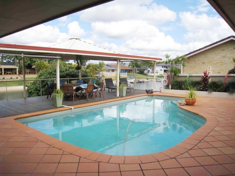 16 Namatjira Court, Broadbeach Waters QLD 4218