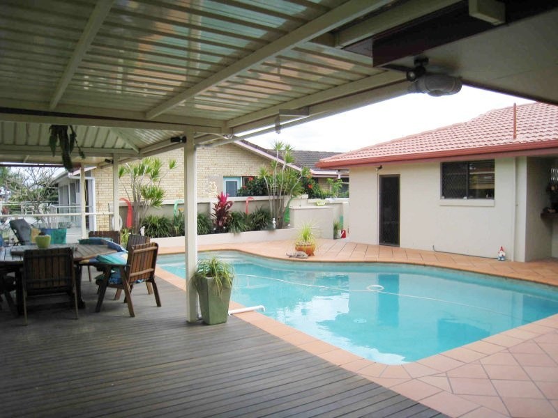 16 Namatjira Court, Broadbeach Waters QLD 4218