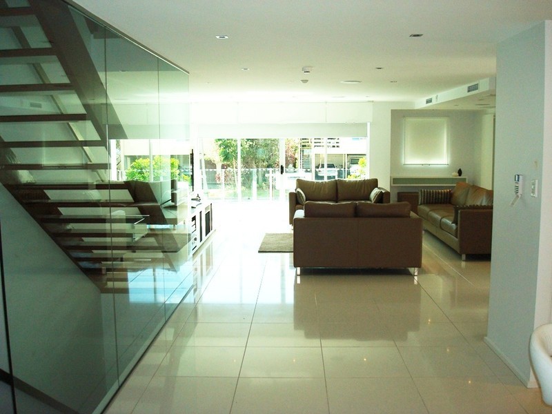 1/34 Sunset Boulevard, Surfers Paradise QLD 4217