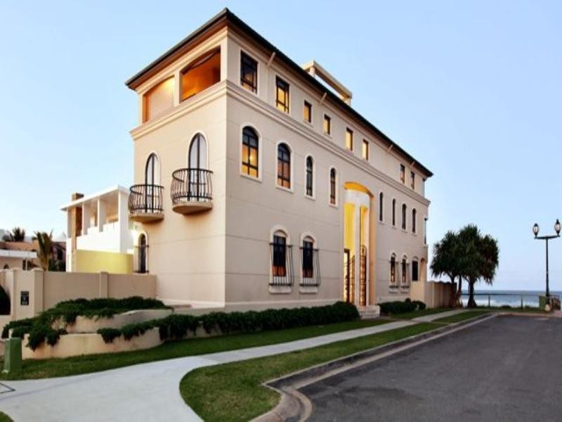 31 Hedges Avenue, Mermaid Beach QLD 4218