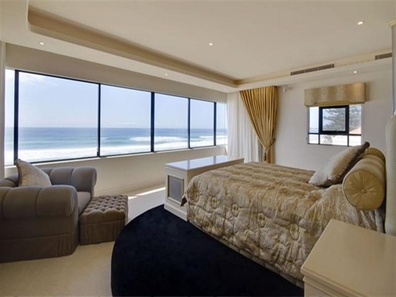 31 Hedges Avenue, Mermaid Beach QLD 4218