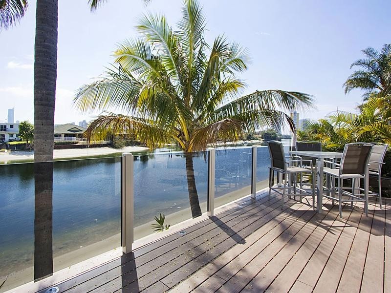 15 Crest View Key, Broadbeach Waters QLD 4218