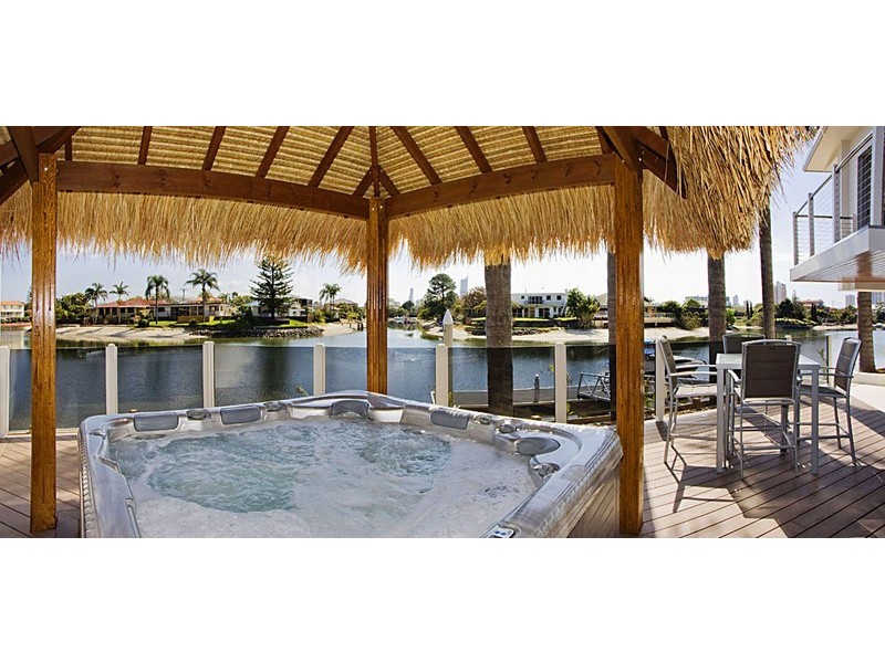 15 Crest View Key, Broadbeach Waters QLD 4218