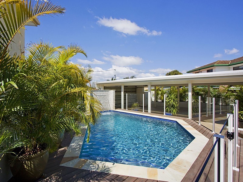 15 Crest View Key, Broadbeach Waters QLD 4218