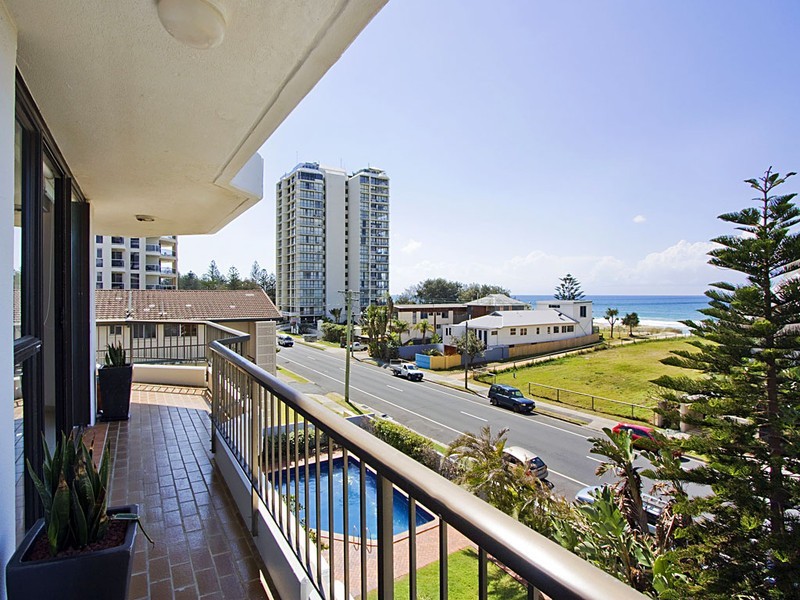 10/3576 ‘Carrington Court’ Main Beach Parade, Main Beach QLD 4217