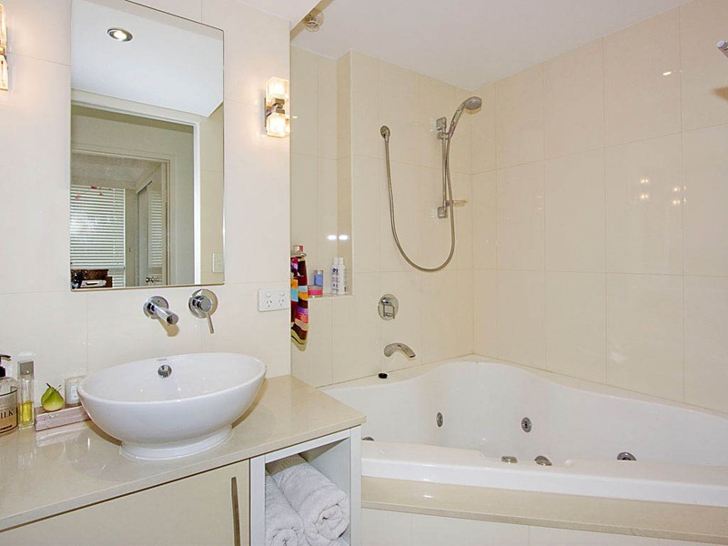 10/3576 ‘Carrington Court’ Main Beach Parade, Main Beach QLD 4217