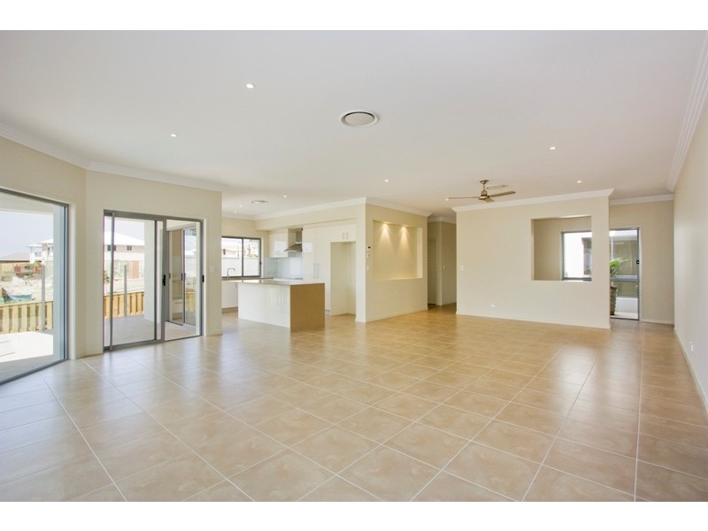 16 Worchester Terrace, Reedy Creek QLD 4227