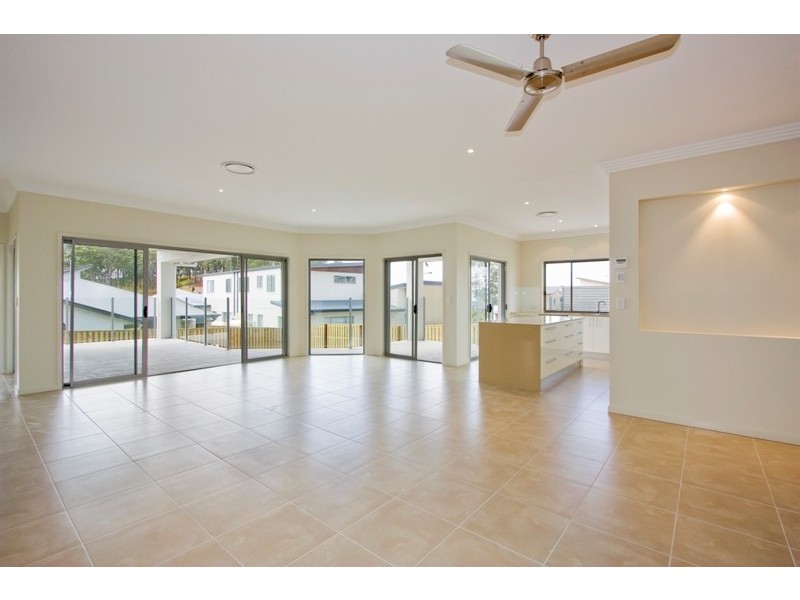 16 Worchester Terrace, Reedy Creek QLD 4227