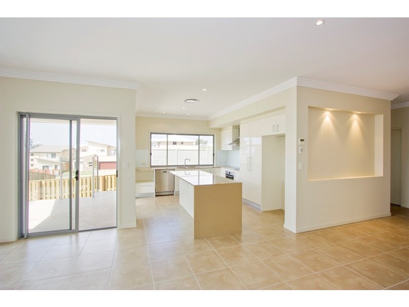 16 Worchester Terrace, Reedy Creek QLD 4227