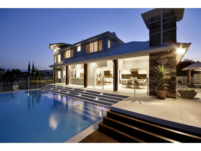 18 Meredith Drive, Broadbeach Waters QLD 4218