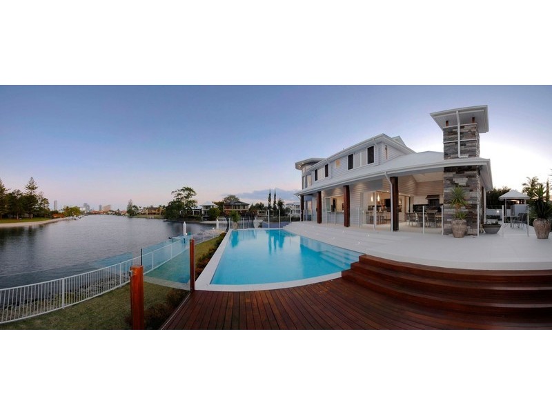 18 Meredith Drive, Broadbeach Waters QLD 4218