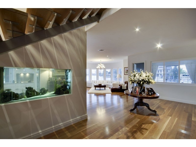 18 Meredith Drive, Broadbeach Waters QLD 4218