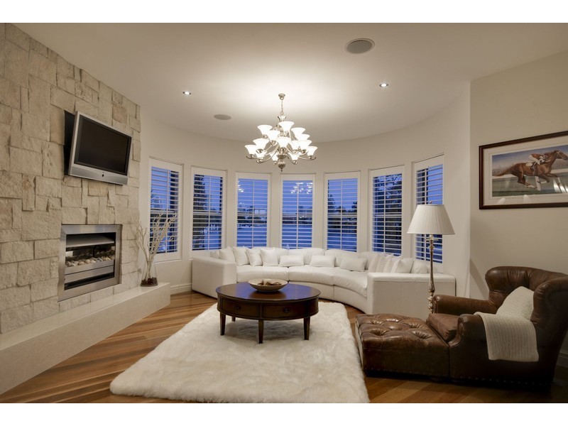 18 Meredith Drive, Broadbeach Waters QLD 4218