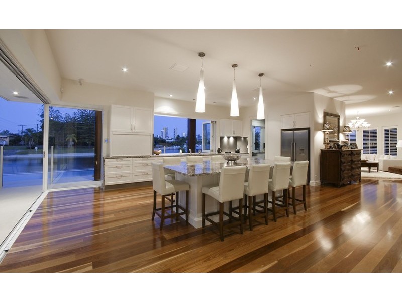 18 Meredith Drive, Broadbeach Waters QLD 4218