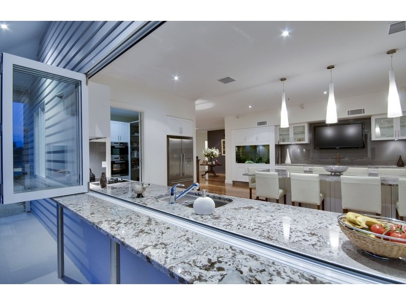 18 Meredith Drive, Broadbeach Waters QLD 4218