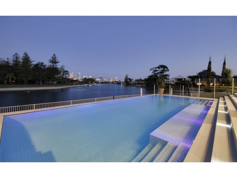 18 Meredith Drive, Broadbeach Waters QLD 4218