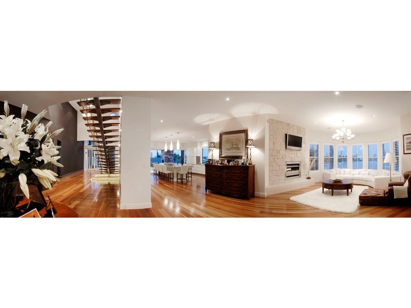 18 Meredith Drive, Broadbeach Waters QLD 4218