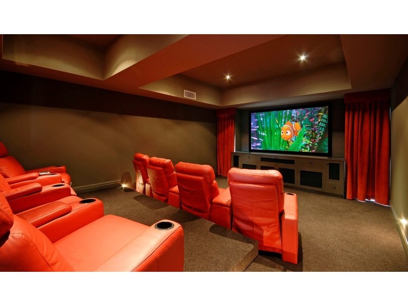 18 Meredith Drive, Broadbeach Waters QLD 4218