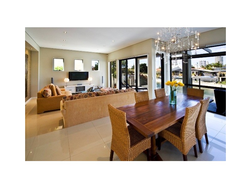 10 Coral Gables Key, Broadbeach Waters QLD 4218
