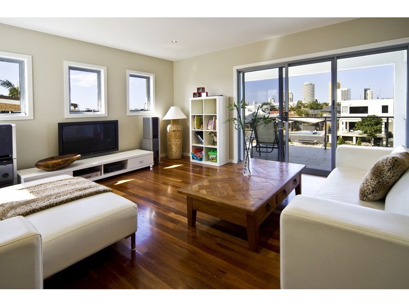 10 Coral Gables Key, Broadbeach Waters QLD 4218