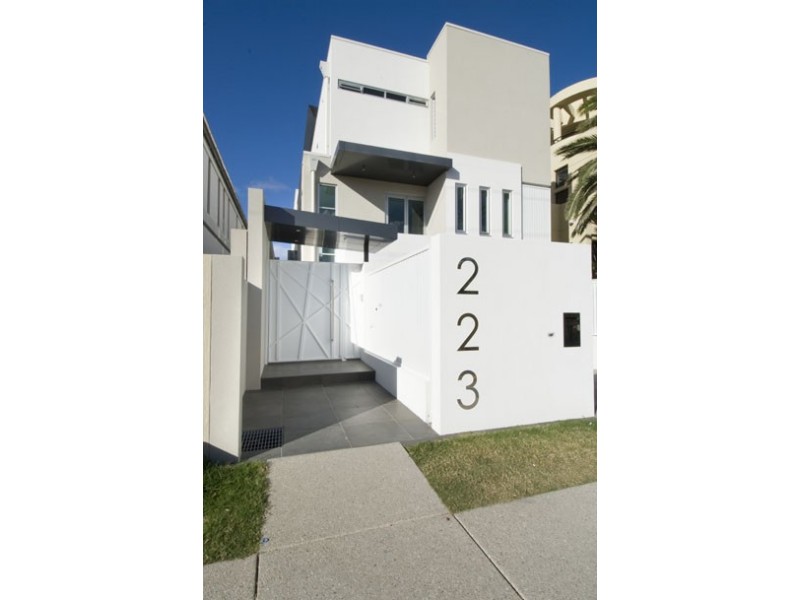 223 Hedges Avenue, Mermaid Beach QLD 4218