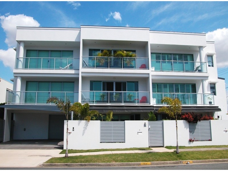 Villa 2, 18 Riviera Road, Miami QLD 4220