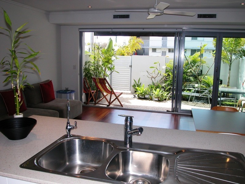Villa 2, 18 Riviera Road, Miami QLD 4220