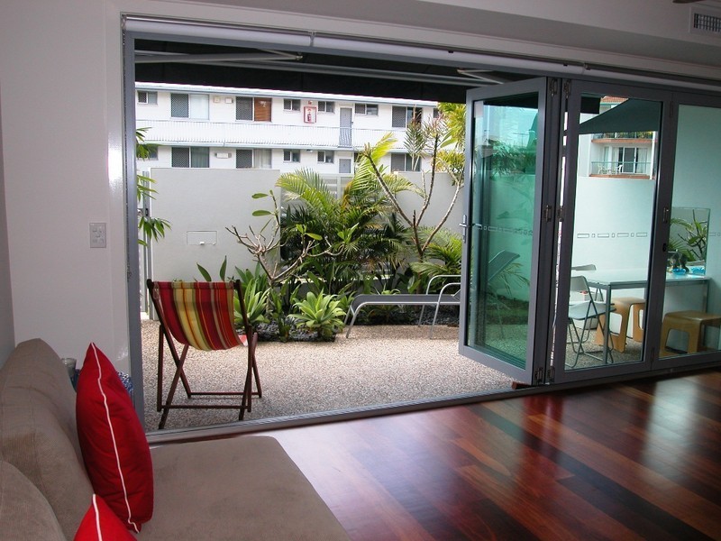 Villa 2, 18 Riviera Road, Miami QLD 4220