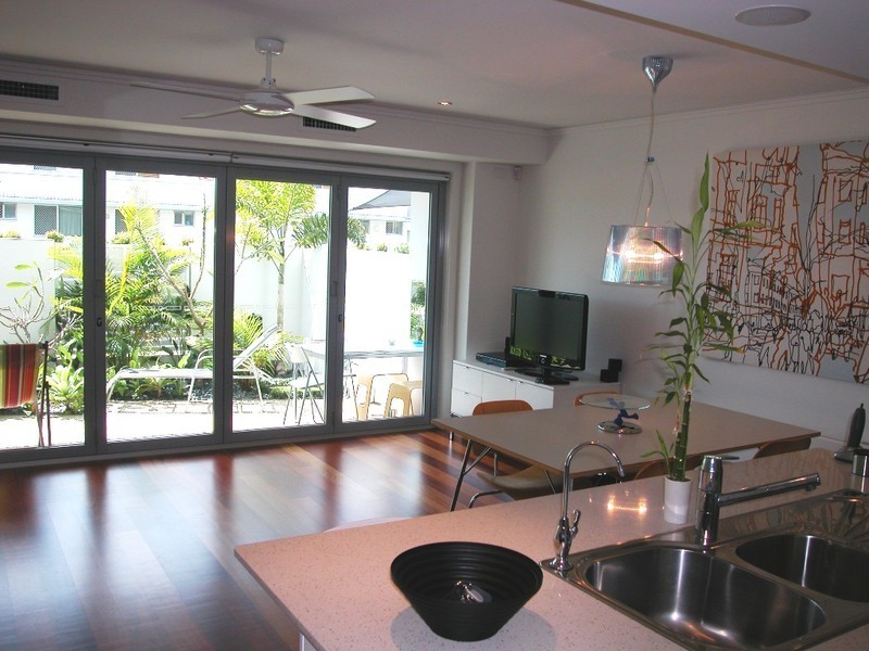 Villa 2, 18 Riviera Road, Miami QLD 4220