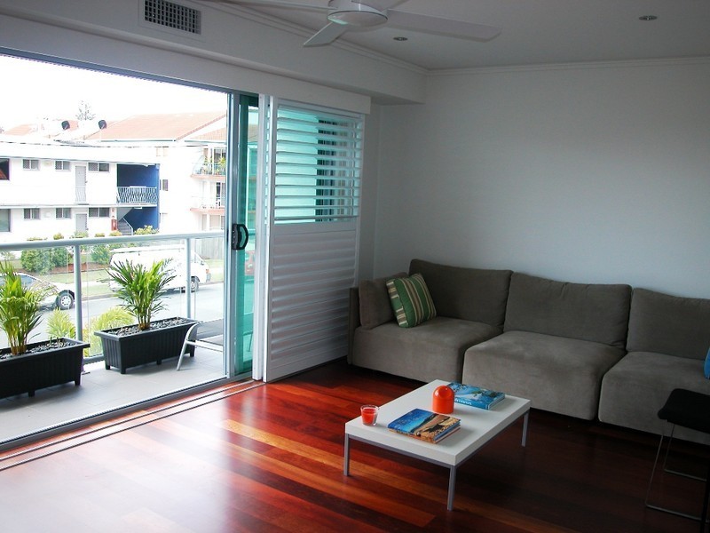 Villa 2, 18 Riviera Road, Miami QLD 4220