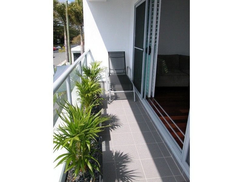 Villa 2, 18 Riviera Road, Miami QLD 4220