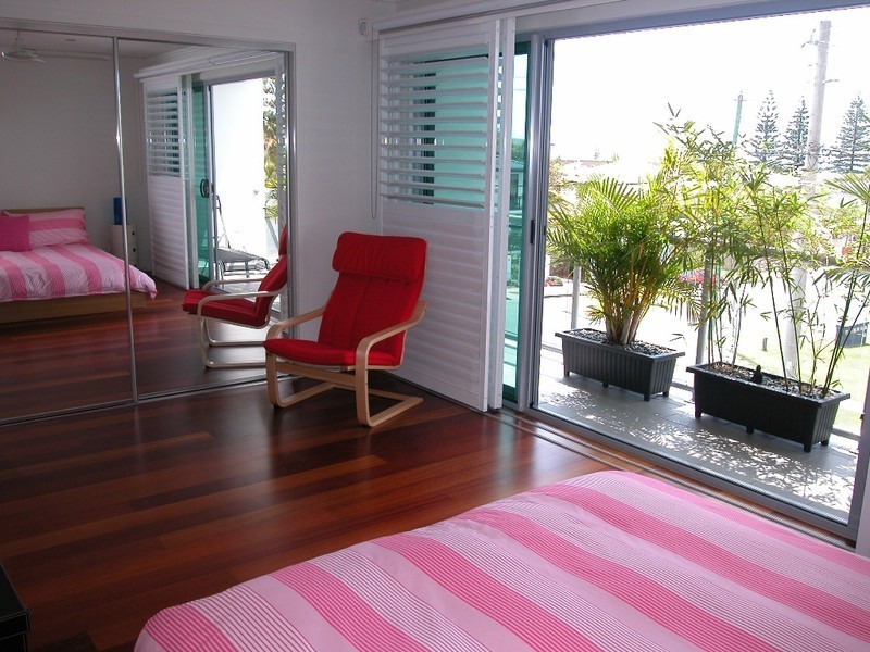 Villa 2, 18 Riviera Road, Miami QLD 4220