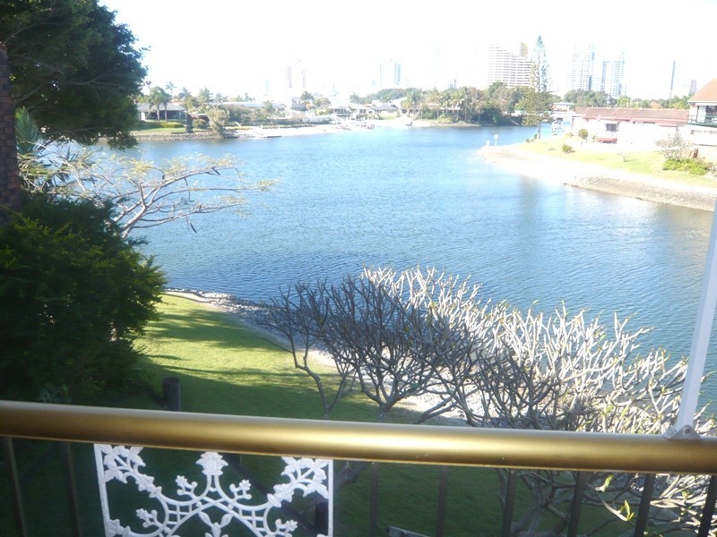 3/47 Hooker Boulevard, Broadbeach Waters QLD 4218