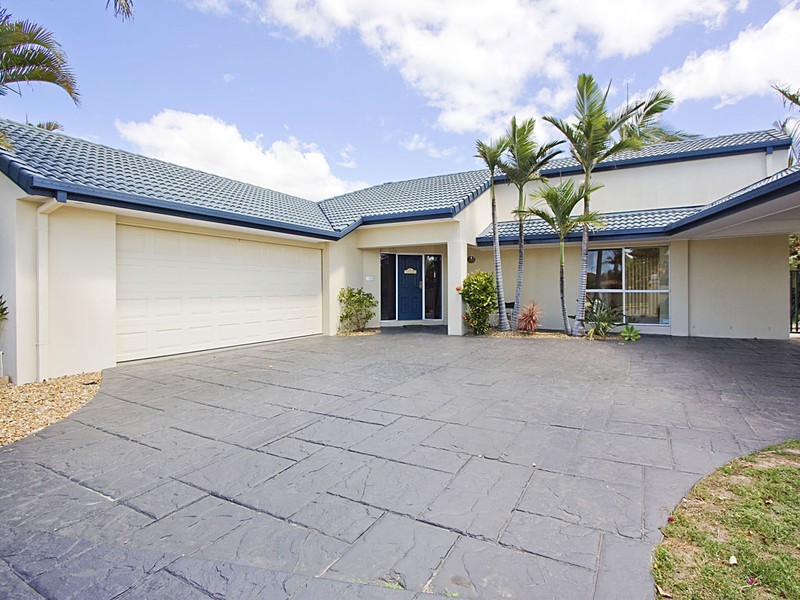 Clear Island Waters QLD 4226