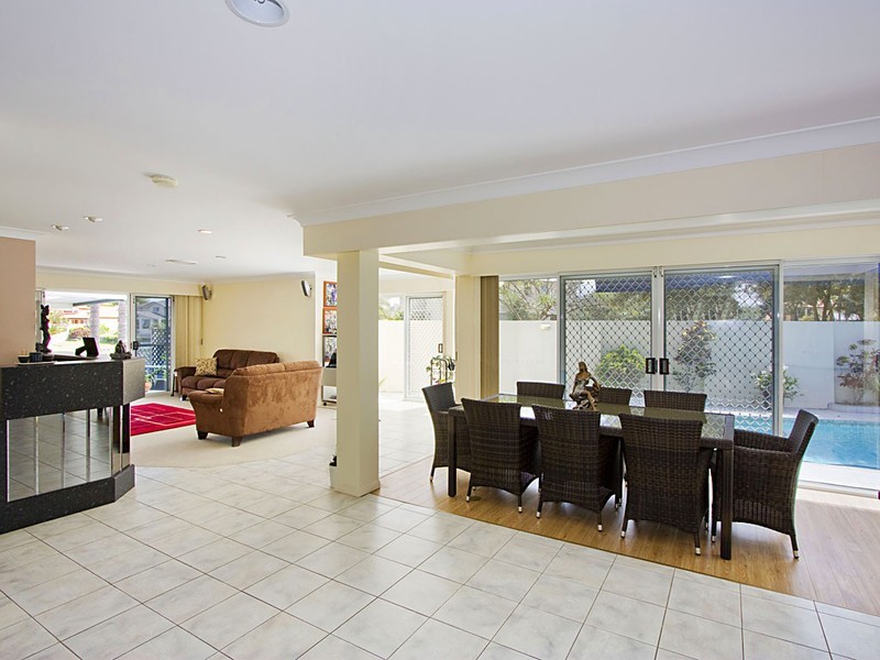 Clear Island Waters QLD 4226