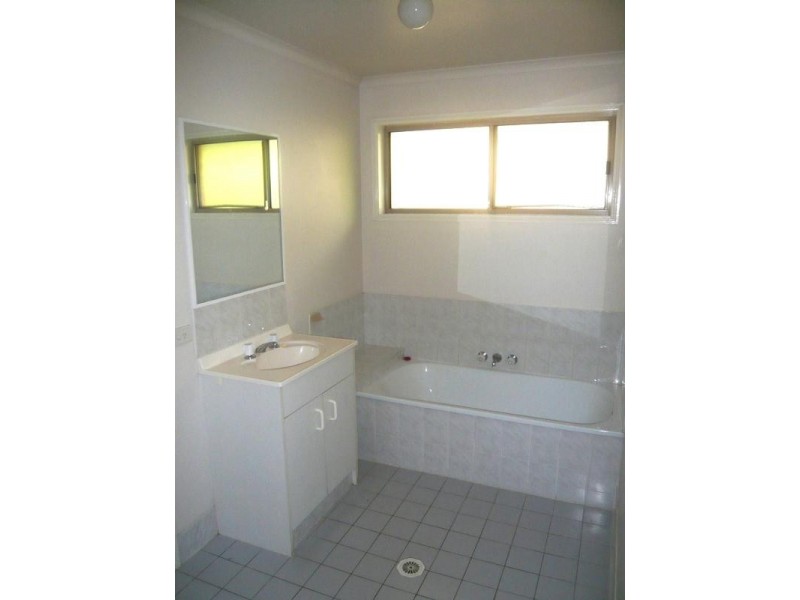 12 Southlake Drive, Varsity Lakes QLD 4227