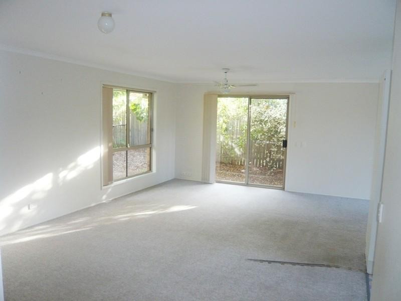 12 Southlake Drive, Varsity Lakes QLD 4227