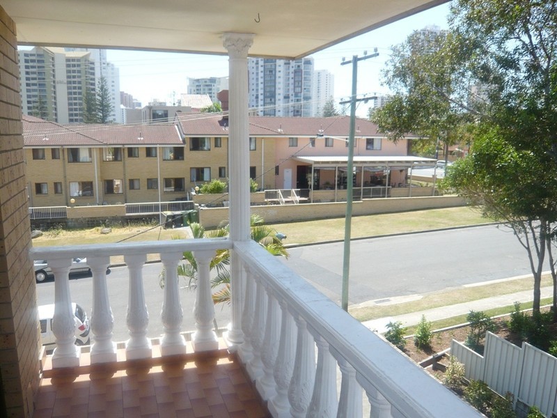 7/6 Genoa Street, Broadbeach QLD 4218