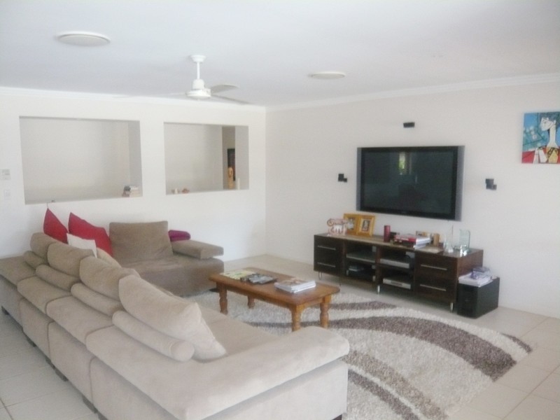 21 Bombala Street, Broadbeach Waters QLD 4218