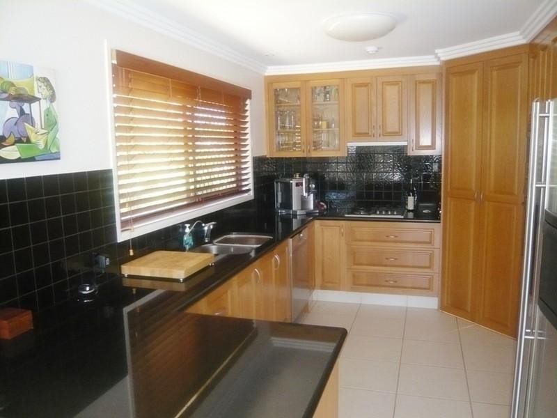 21 Bombala Street, Broadbeach Waters QLD 4218