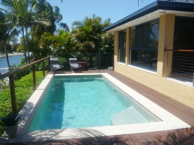 21 Bombala Street, Broadbeach Waters QLD 4218