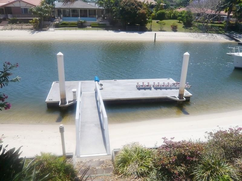 21 Bombala Street, Broadbeach Waters QLD 4218