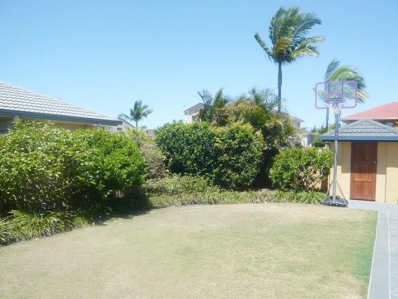 21 Bombala Street, Broadbeach Waters QLD 4218